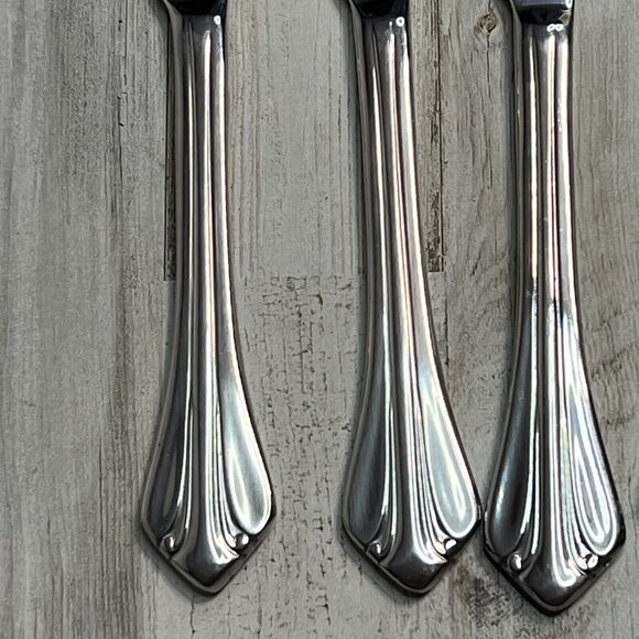 Oneida Dinner Knives Stainless GWENDOLYN Lot of 4 USA Flatware - Picture 2 of 4